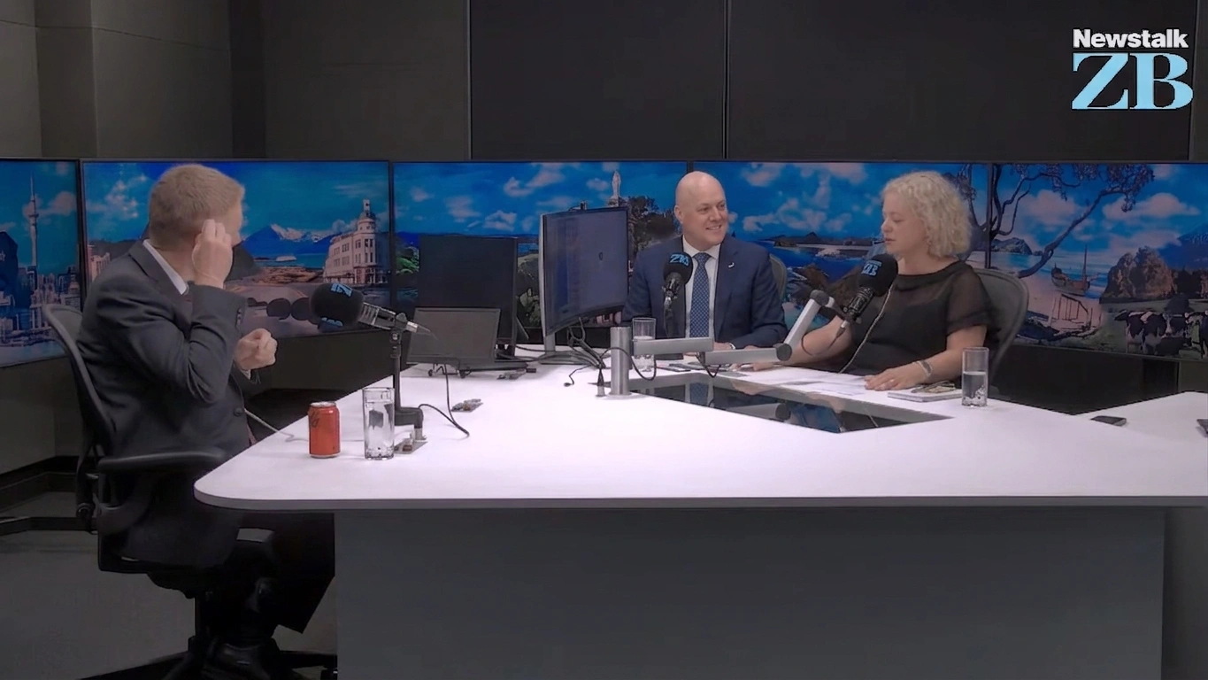 Sarah Chris Hipkins confronts Christopher Luxon on 7.30